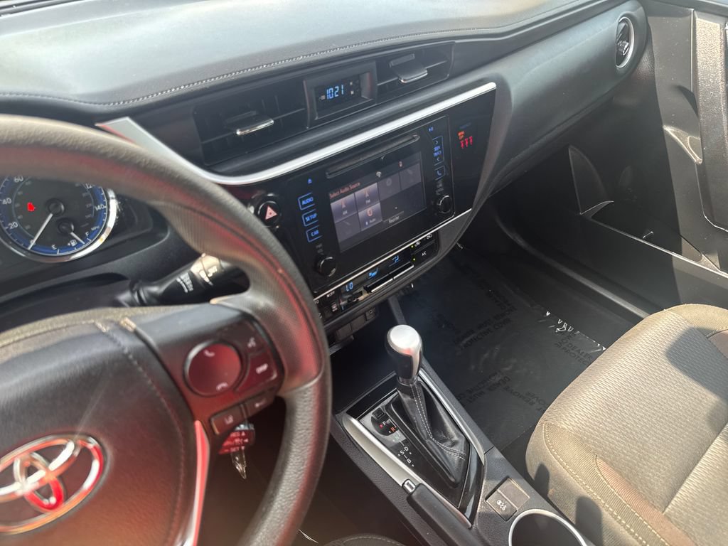 Used 2018 Toyota Corolla LE FWD image 19