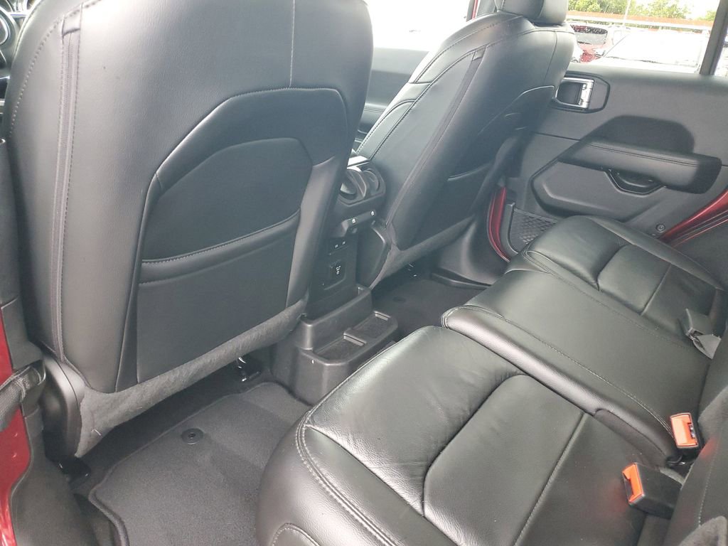 Used 2022 Jeep Wrangler Unlimited Sahara image 24