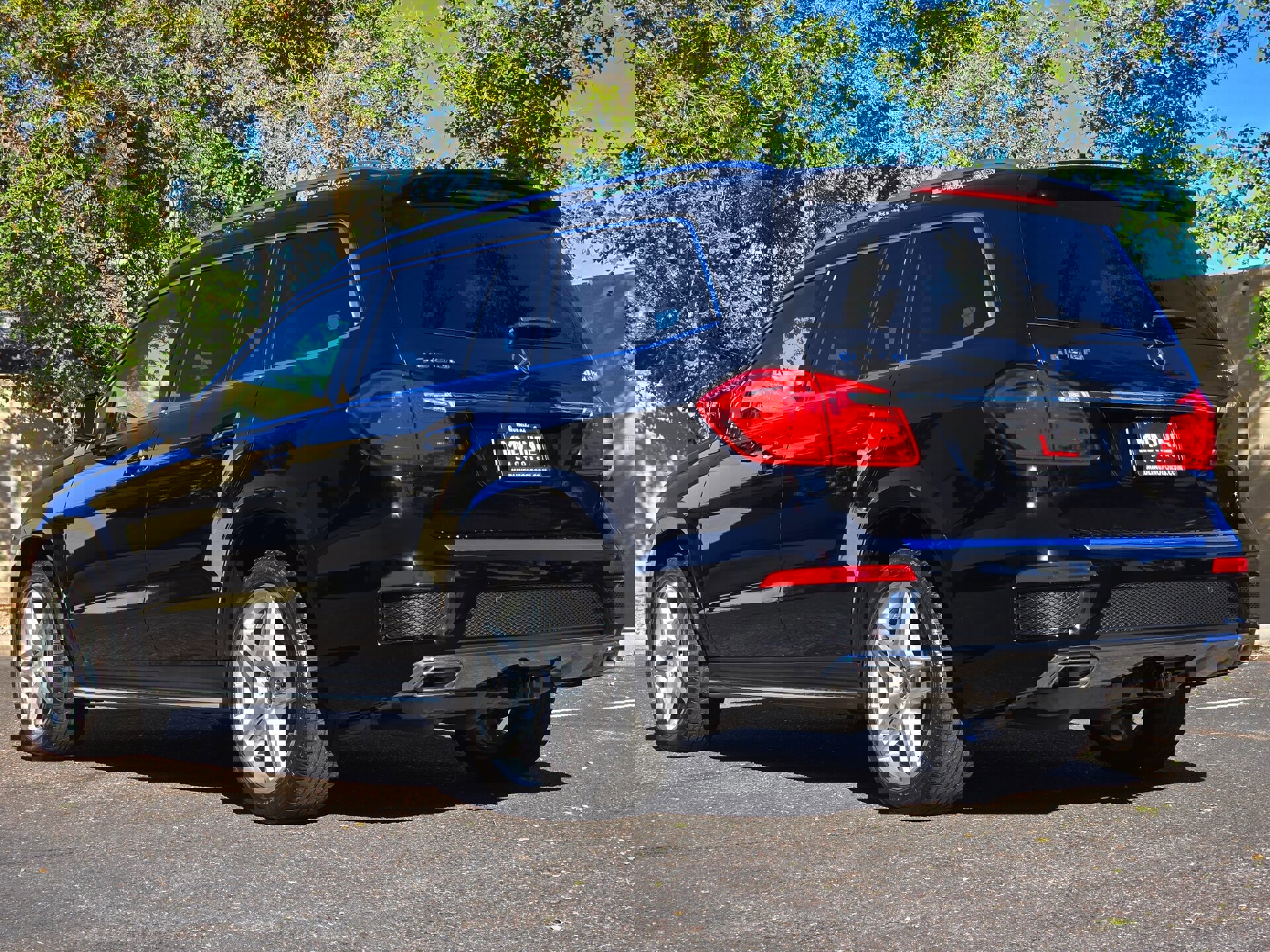 Used 2015 Mercedes-Benz GL 550 4MATIC image 6