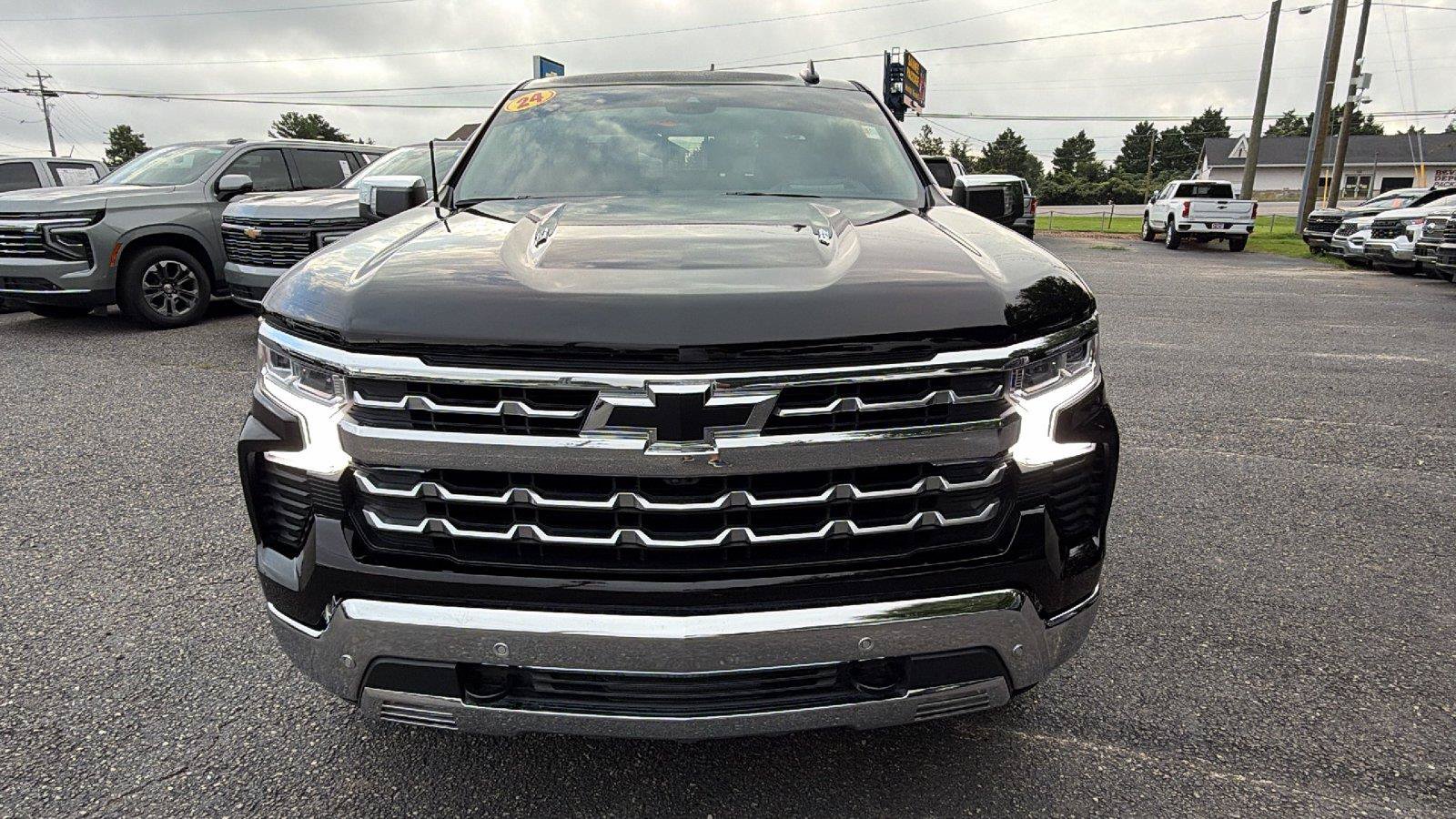 Used 2024 Chevrolet Silverado 1500 LTZ w/ LTZ Premium Package AWD/4WD image 2