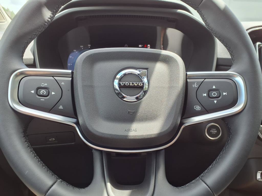 New 2025 Volvo XC40 B5 Core w/ Protection Package Premier image 22
