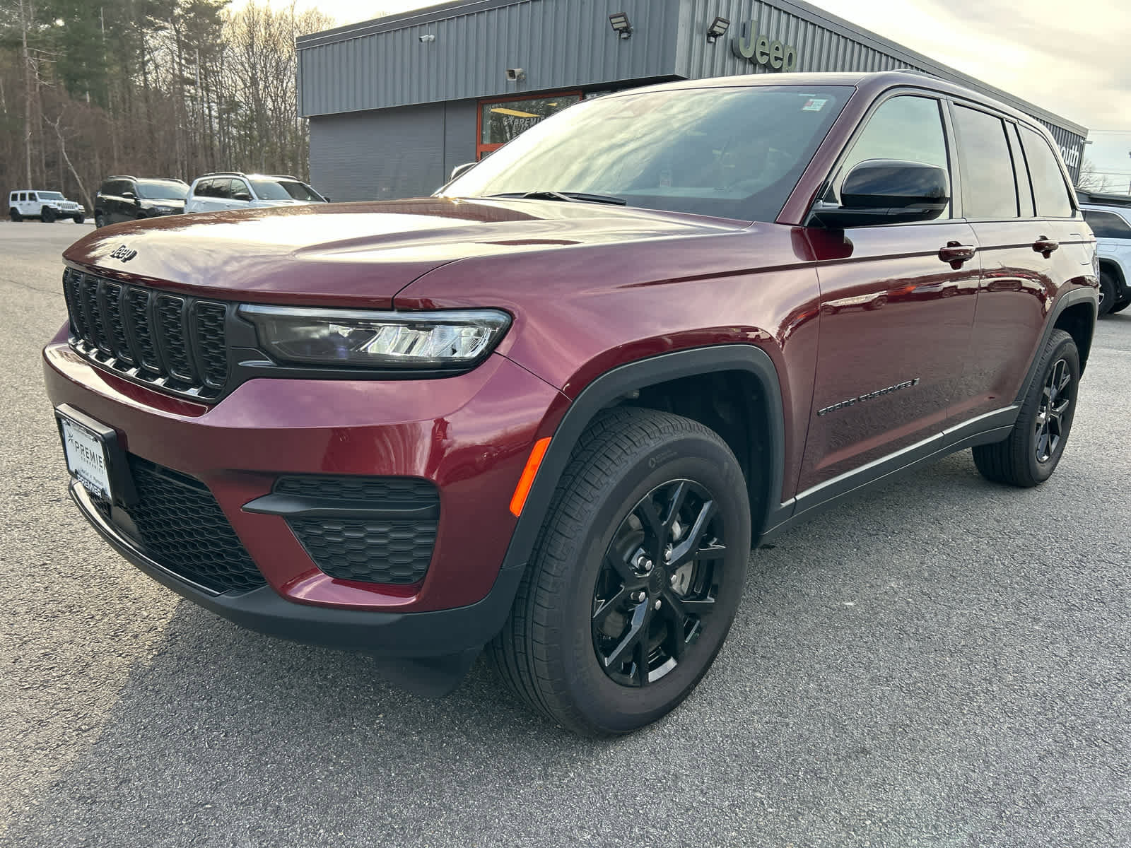 Used 2025 Jeep Grand Cherokee 4WD image 9