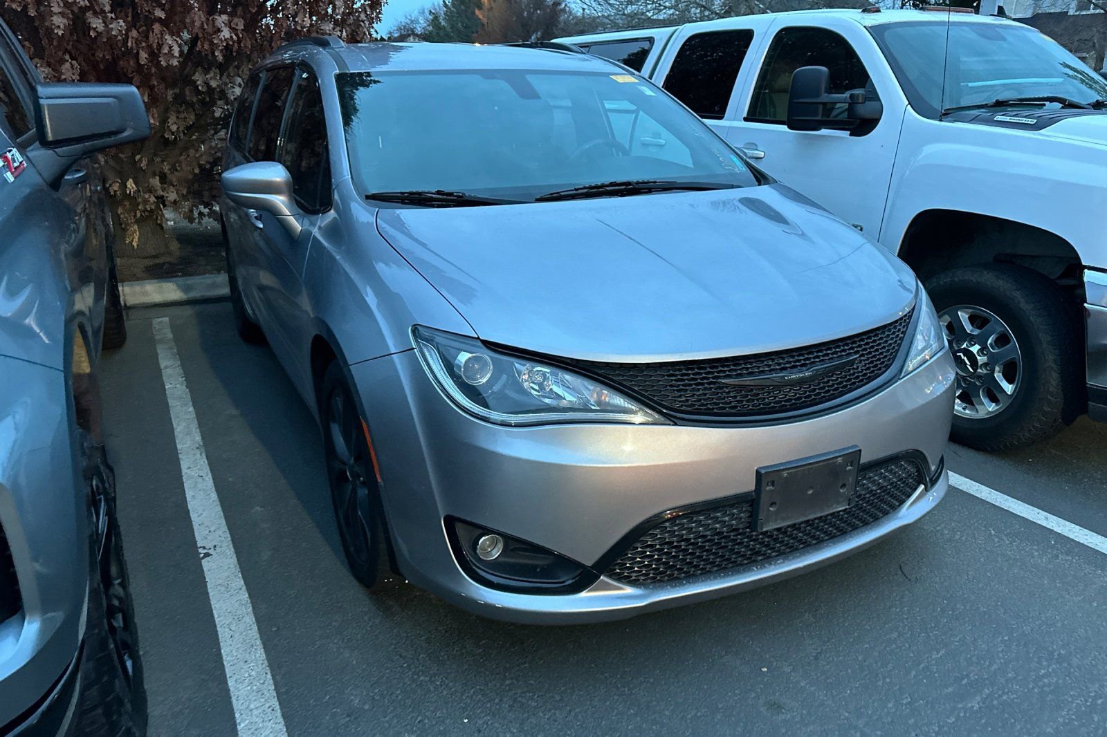 Used 2019 Chrysler Pacifica Touring Plus w/ S Appearance Package image 2