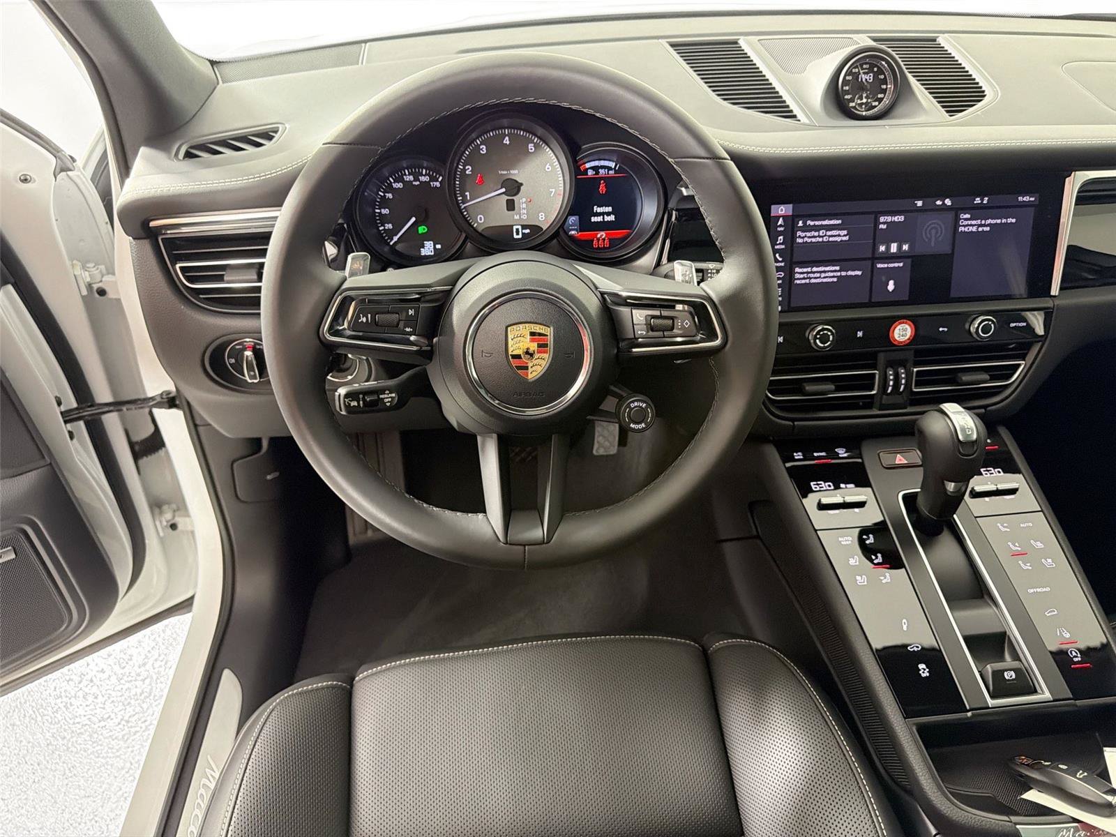 Certified 2025 Porsche Macan S AWD/4WD image 18