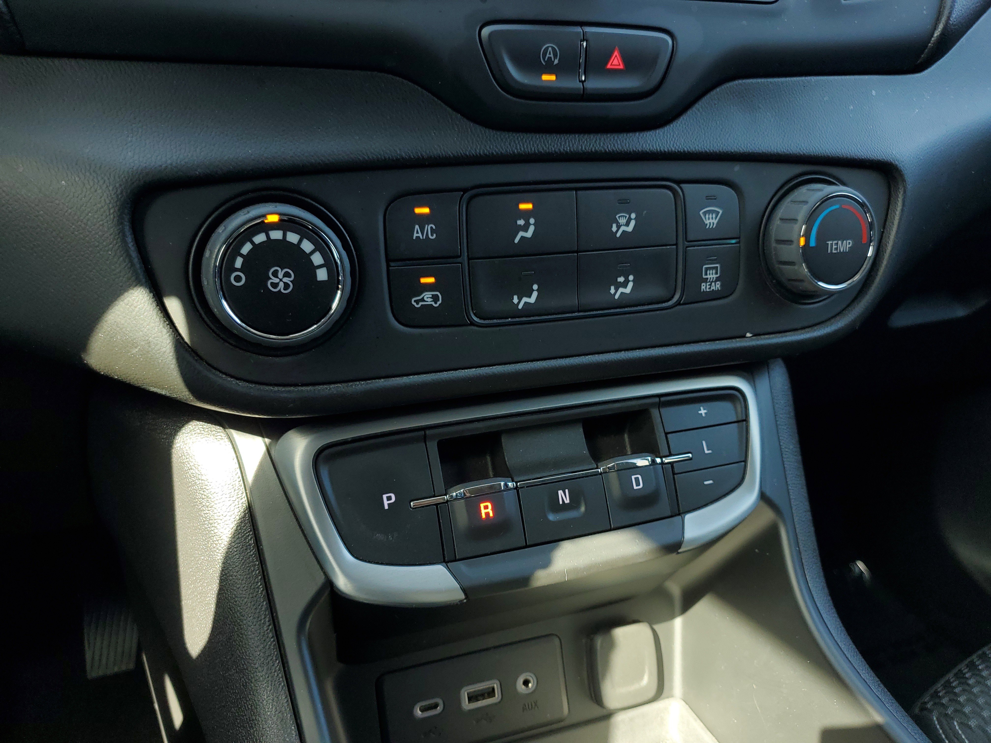 Used 2022 GMC Terrain SLE image 25