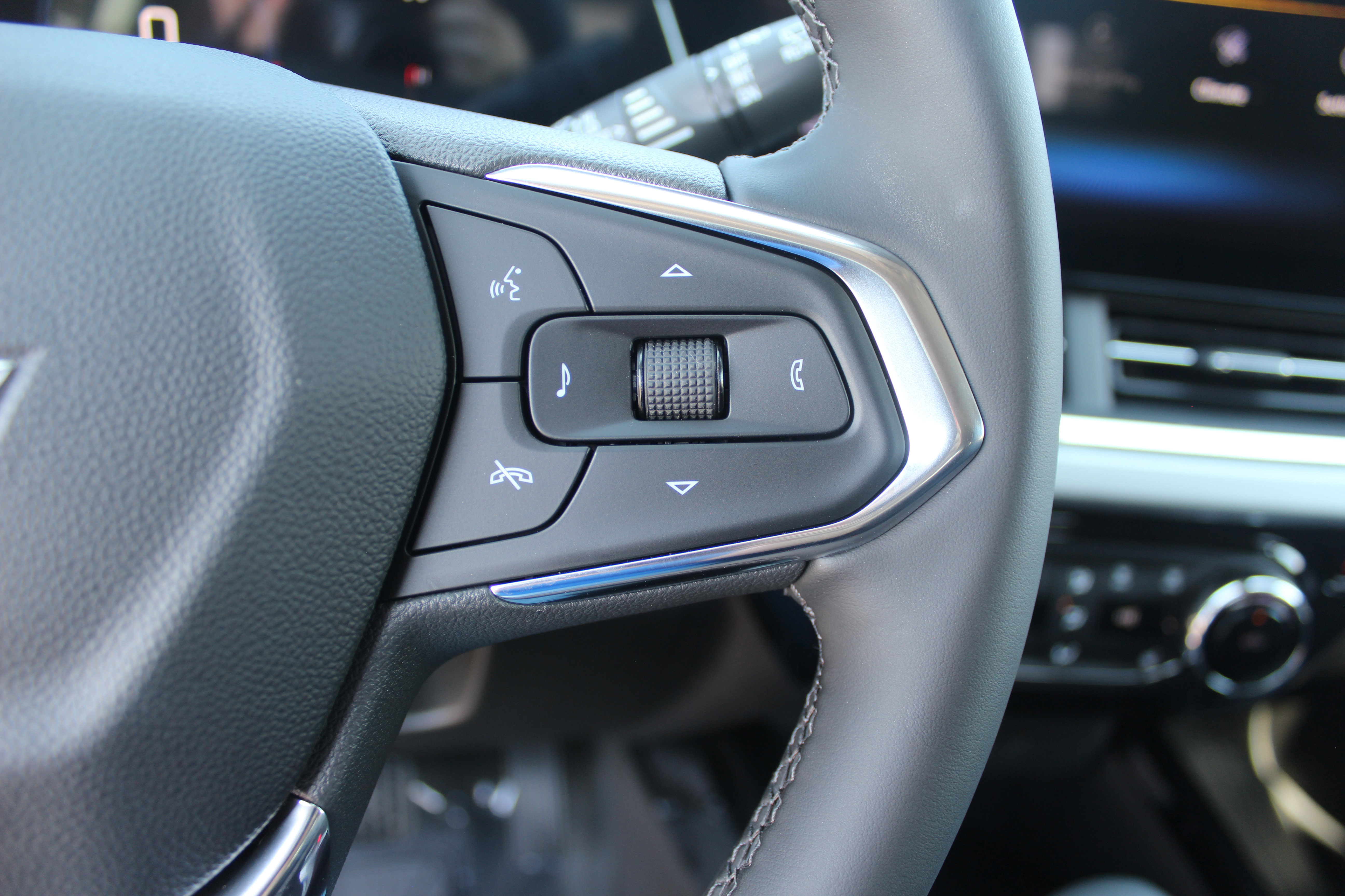 New 2025 Chevrolet Trax LT w/ Driver Confidence Package image 24