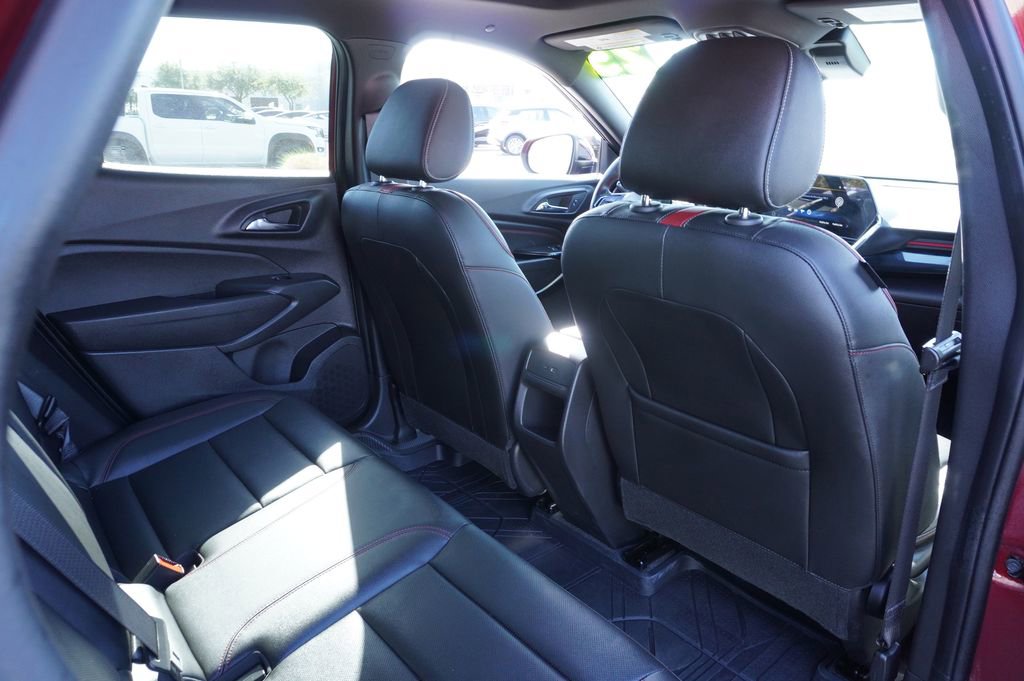 Used 2025 Chevrolet Trax RS w/ Sunroof Package FWD image 10