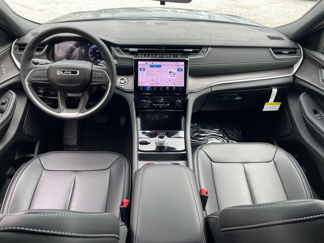 Used 2025 Jeep Grand Cherokee L Limited w/ Black Appearance Package AWD/4WD image 24