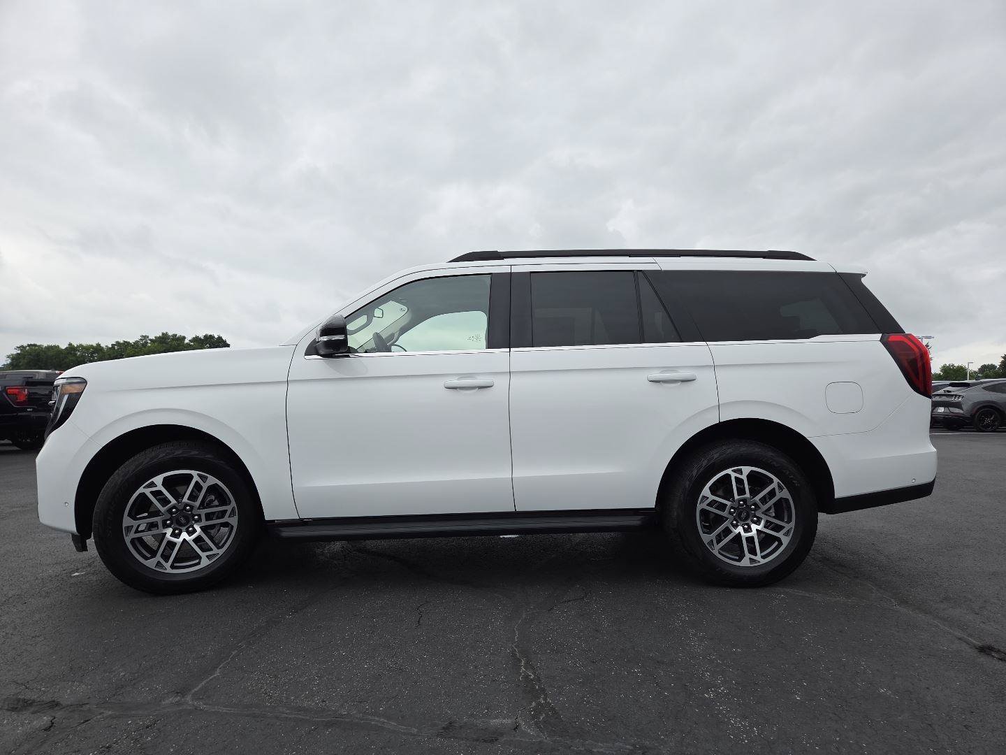 Used 2025 Ford Expedition Active AWD/4WD image 16