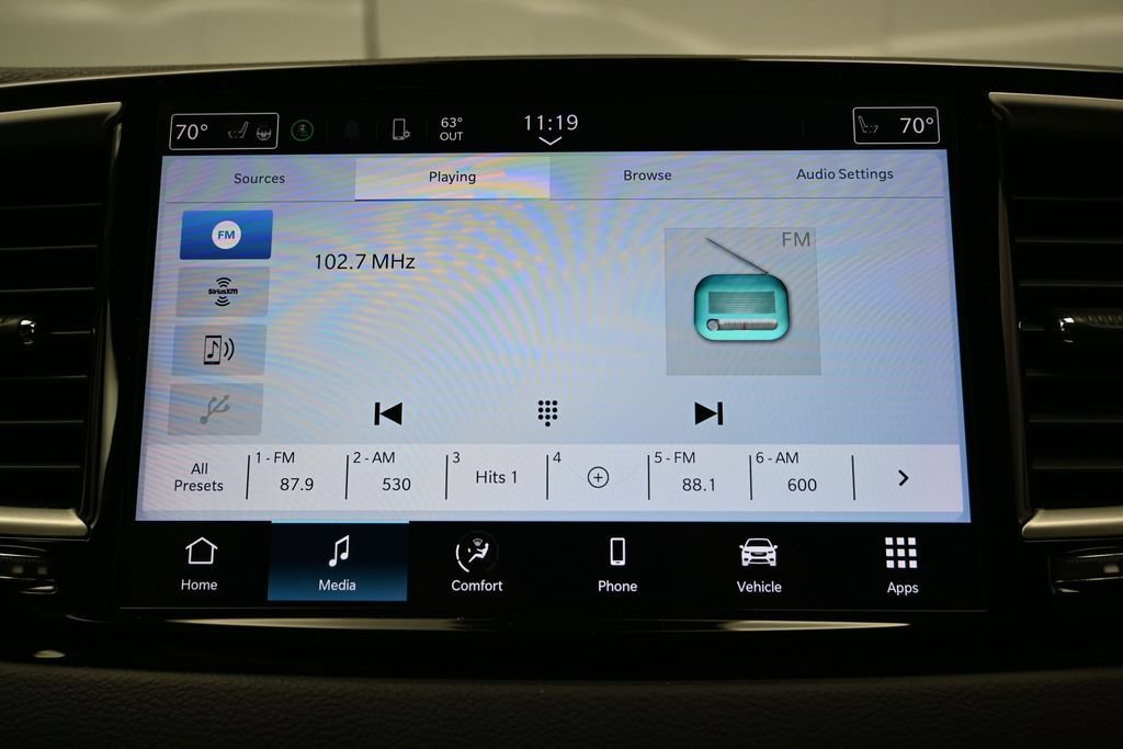 Used 2023 Chrysler Pacifica Touring-L FWD image 32