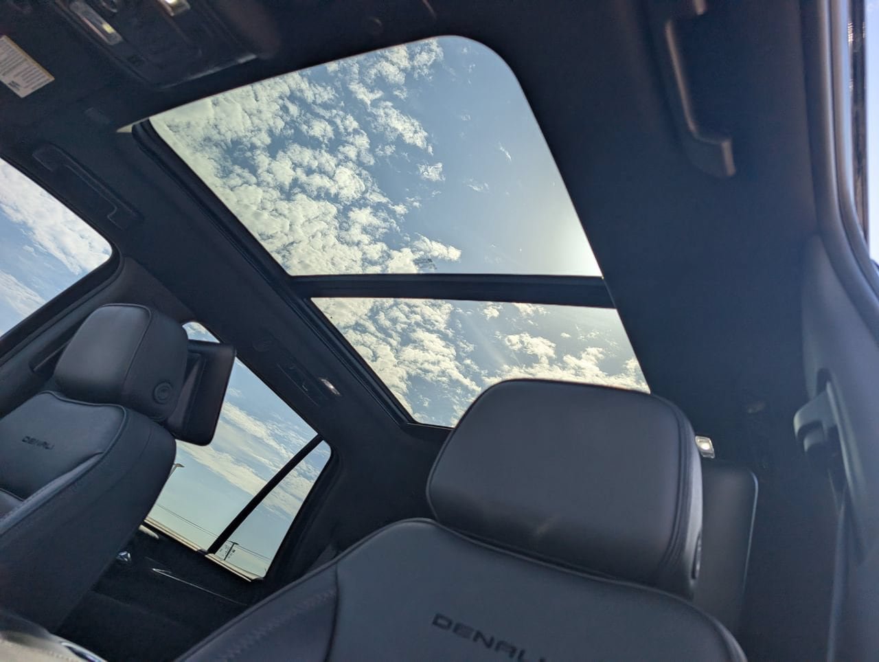 Used 2021 GMC Yukon Denali w/ Denali Premium Package AWD/4WD image 23