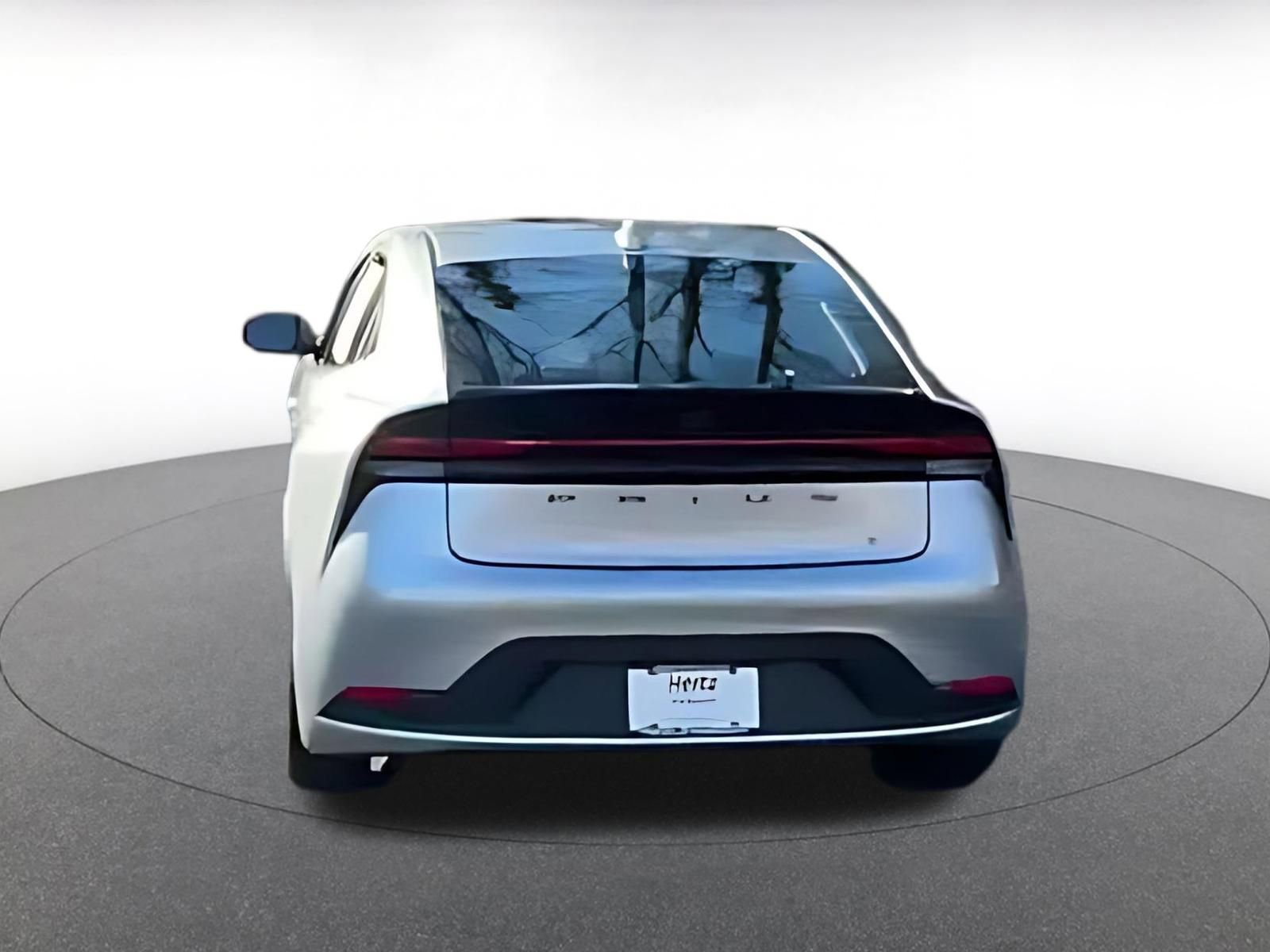 Used 2025 Toyota Prius LE image 10