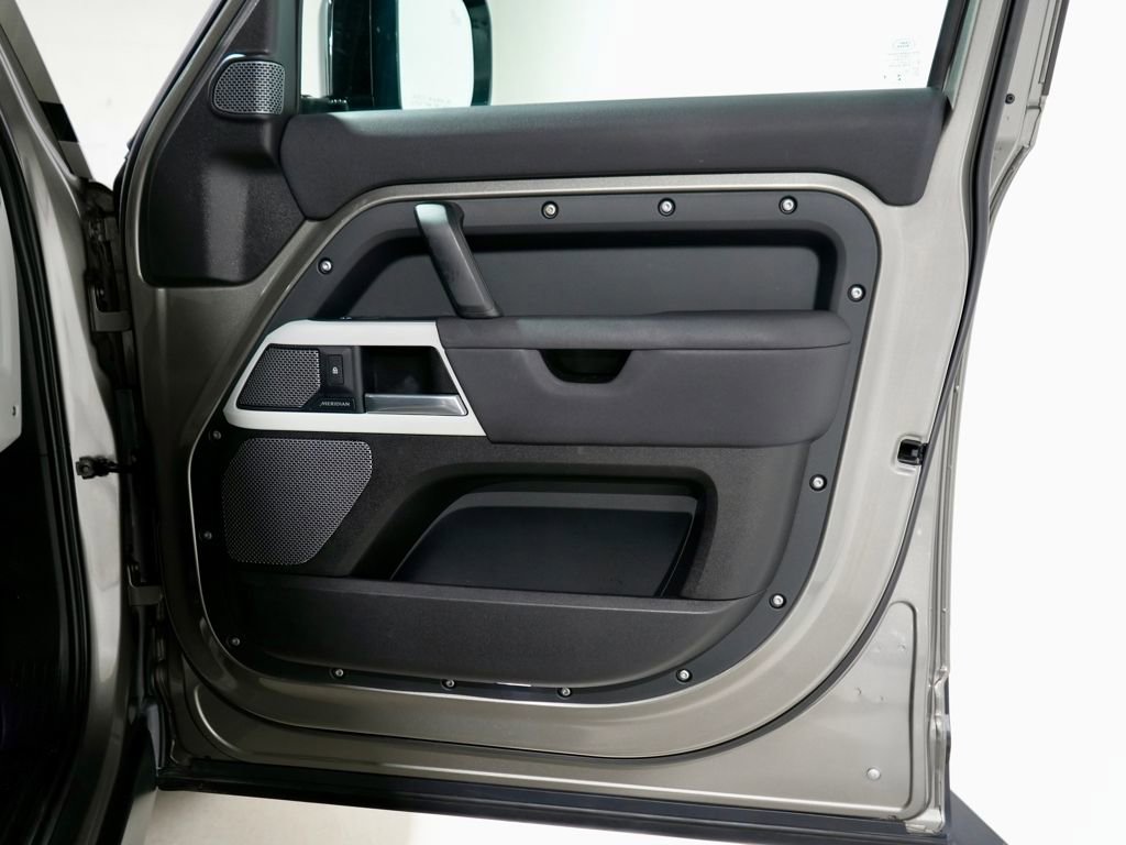 Used 2021 Land Rover Defender 110 SE image 26