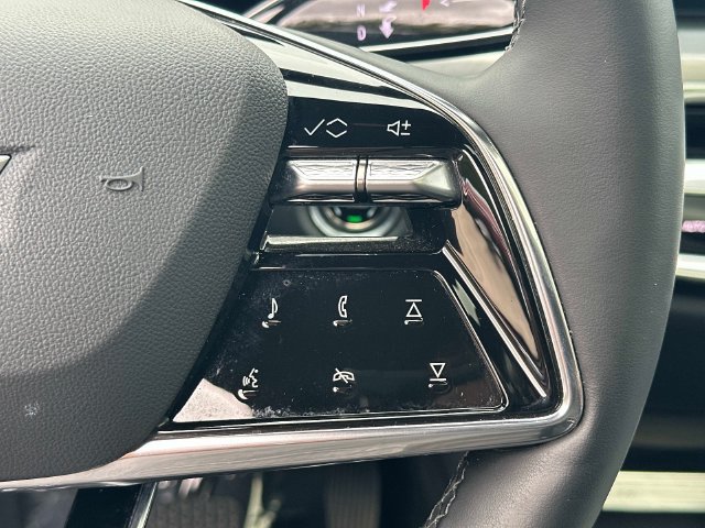 Certified 2025 Cadillac Lyriq Luxury AWD/4WD image 7