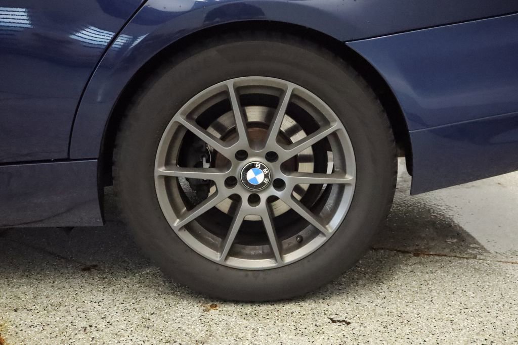 Used 2011 BMW 328i xDrive Sedan image 12