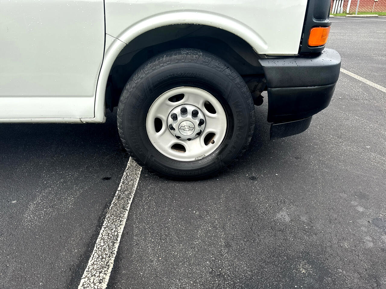 Used 2017 Chevrolet Express 2500 image 21