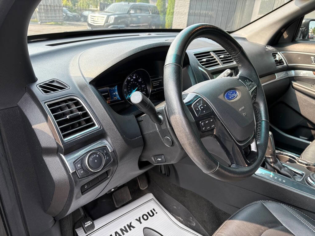 Used 2017 Ford Explorer Limited image 14
