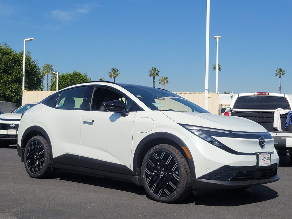 New 2026 Nissan Leaf Platinum+ w/ Cargo Package (Platinum+) FWD image 8