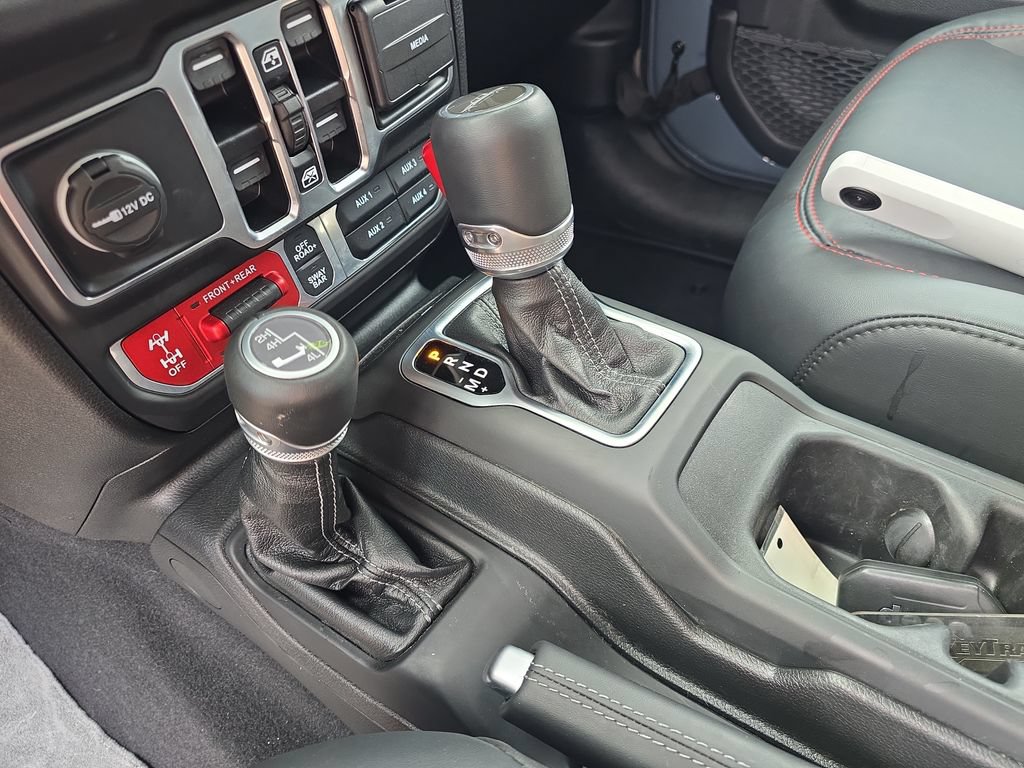 Used 2025 Jeep Gladiator Rubicon w/ Safety Group AWD/4WD image 26