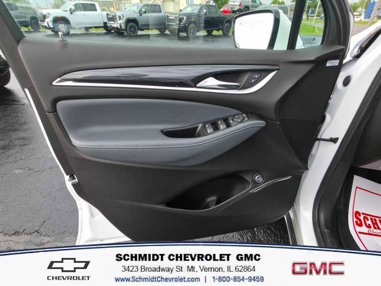 Used 2023 Buick Enclave Essence image 13