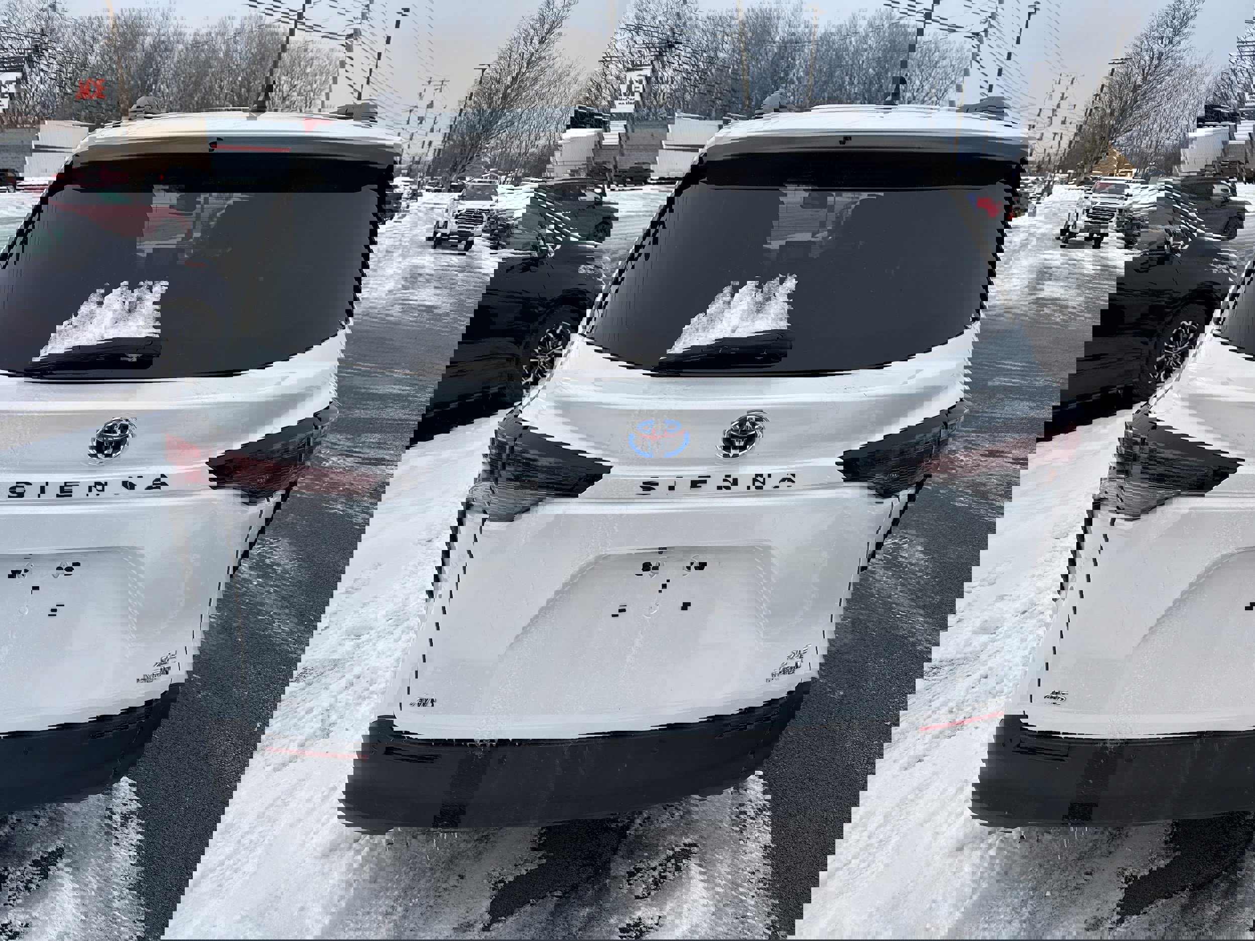 Used 2023 Toyota Sienna XLE image 8