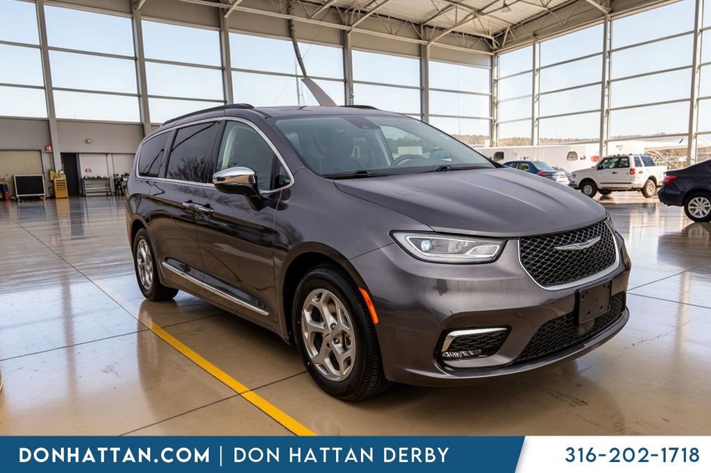 Used 2023 Chrysler Pacifica Limited image 36