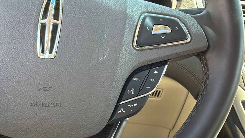 Used 2017 Lincoln MKX Reserve image 24