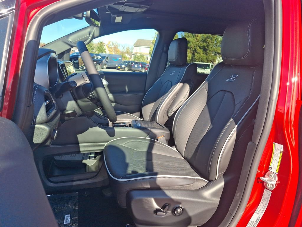 New 2026 Chrysler Pacifica Limited w/ S Appearance Package image 10