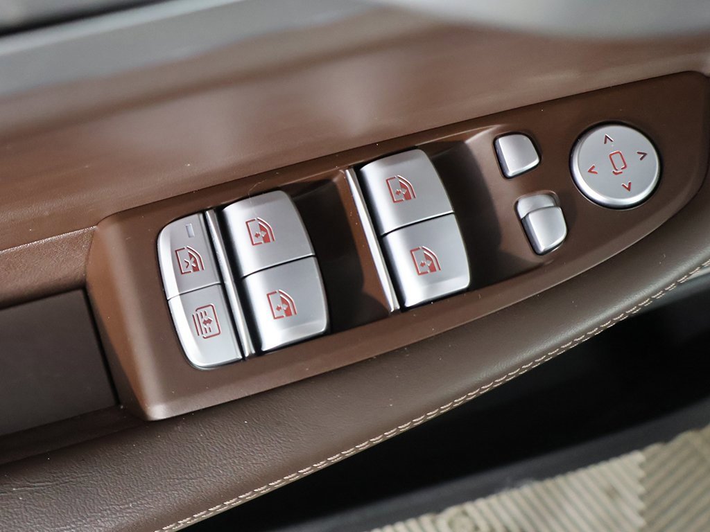 Used 2022 BMW 740i xDrive w/ Premium Package image 44