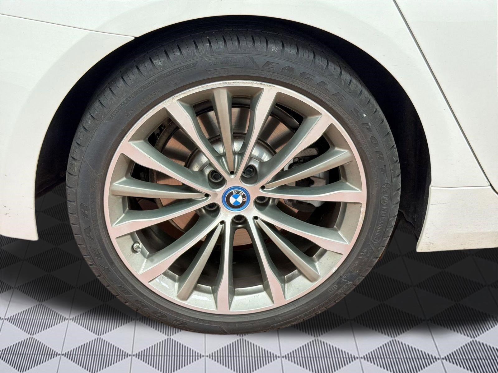 Used 2023 BMW 530e xDrive w/ Premium Package image 12