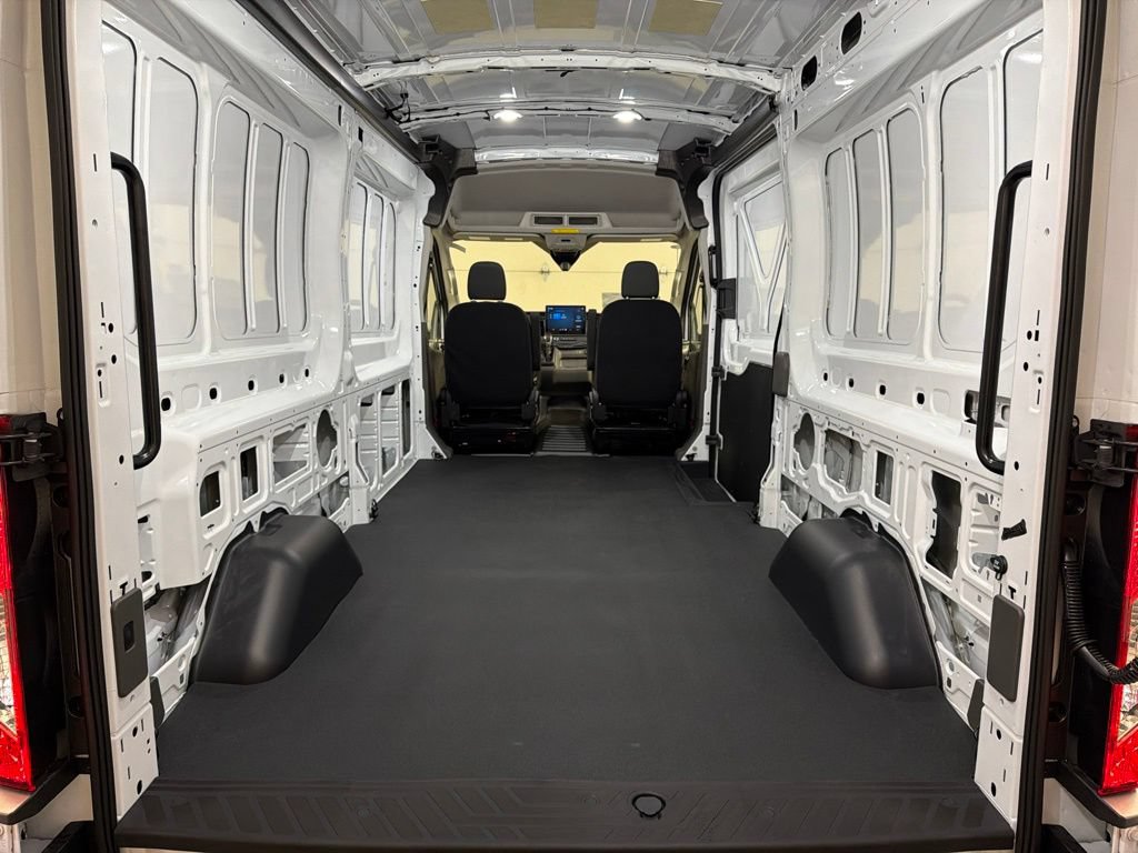 New 2026 Ford Transit 250 148 Medium Roof RWD image 30