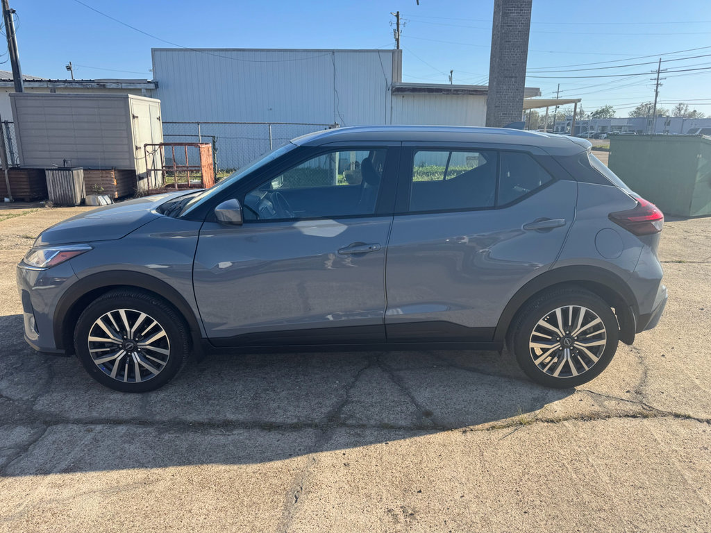 Used 2024 Nissan Kicks SV image 2