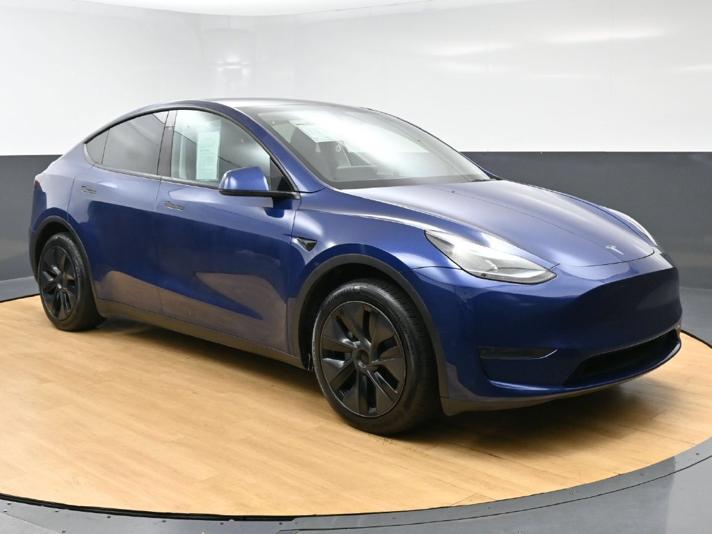 Used 2025 Tesla Model Y Long Range RWD image 2