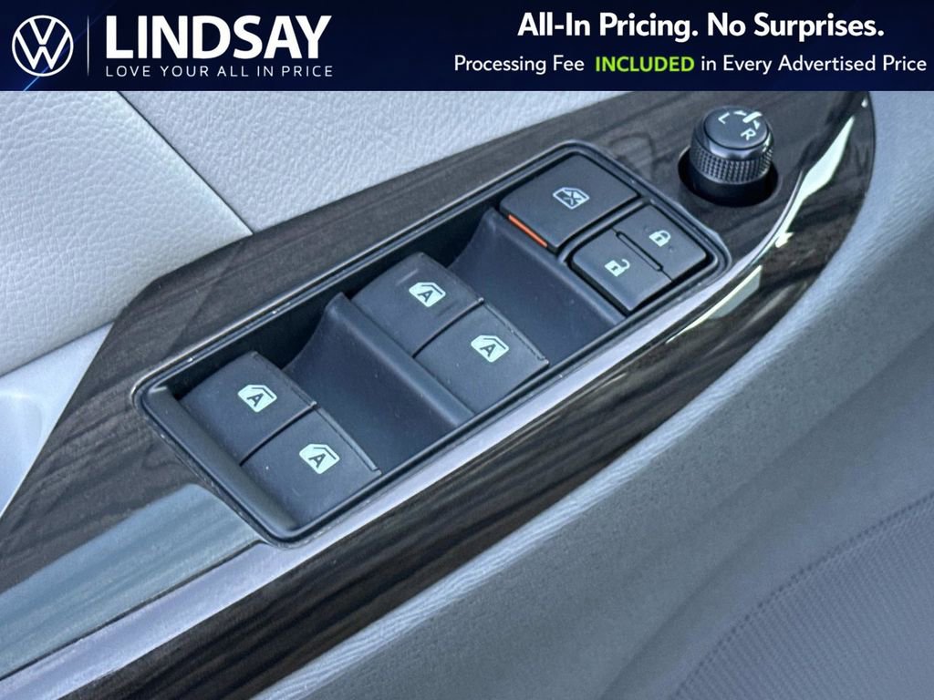Used 2017 Toyota Sienna XLE Premium image 18