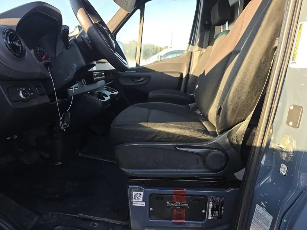 Used 2019 Mercedes-Benz Sprinter 144 image 10