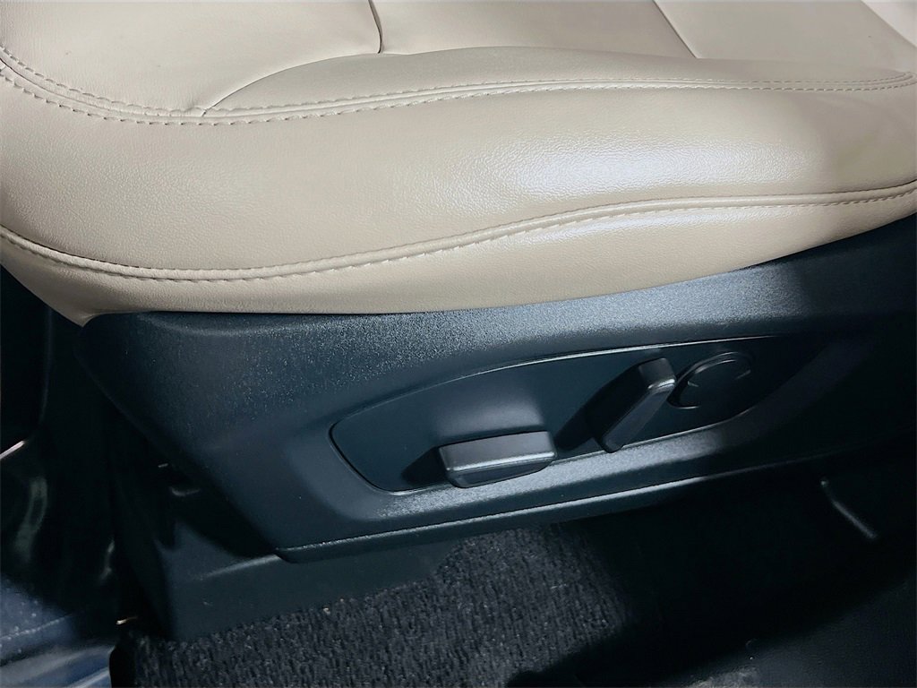 Used 2024 Ford Explorer XLT w/ Equipment Group 202A image 18