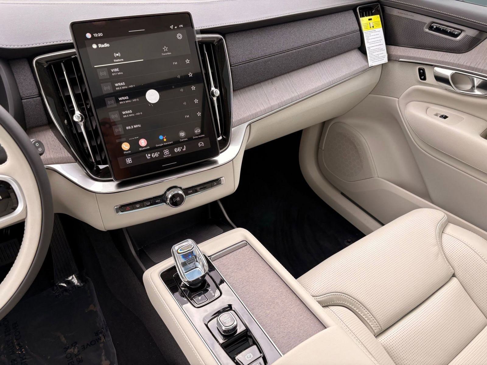 New 2026 Volvo XC90 B6 Ultra w/ Protection Package image 24