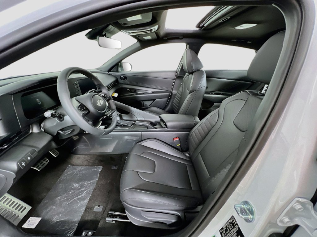New 2026 Hyundai Elantra SEL Sport FWD image 18