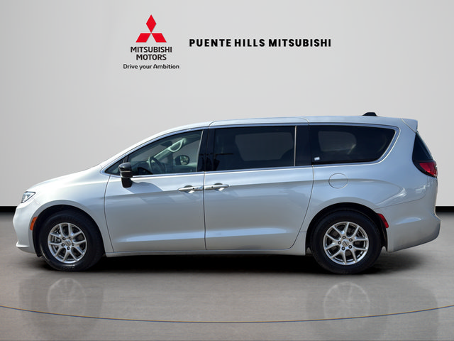 Used 2024 Chrysler Pacifica Touring-L FWD image 8