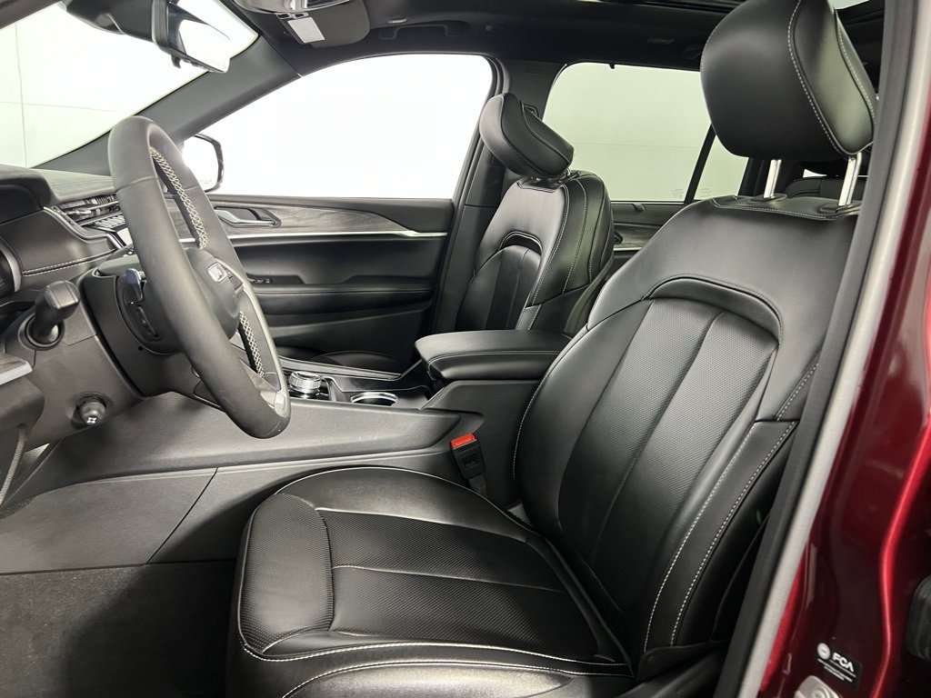 Certified 2024 Jeep Grand Cherokee Limited w/ Luxury Tech Group II image 23