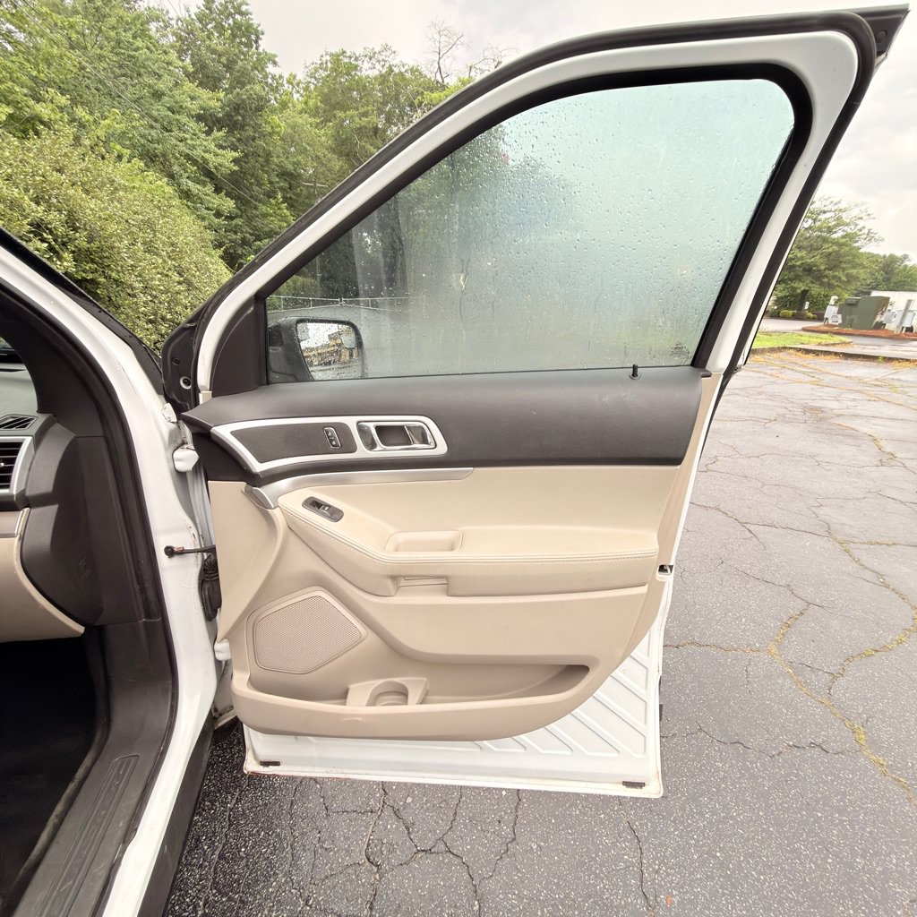 Used 2014 Ford Explorer XLT w/ Equipment Group 201A FWD image 26
