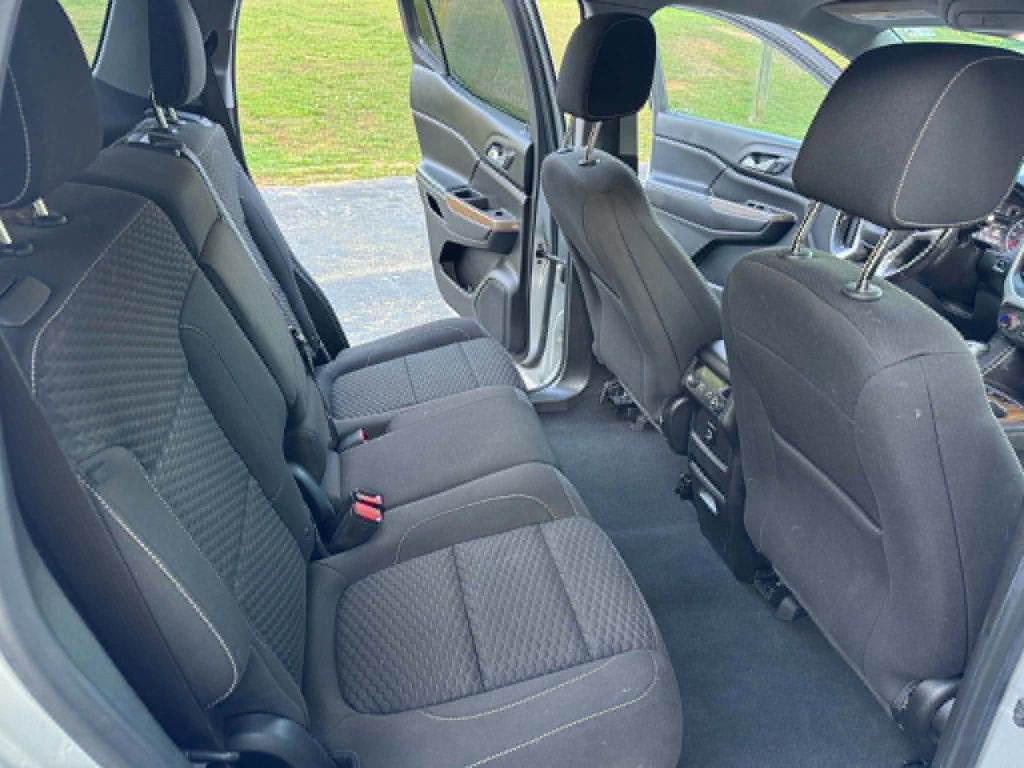 Used 2018 GMC Acadia SLE w/ LPO, Floor Liner Package FWD image 8