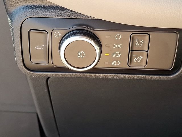 Used 2025 Ford Explorer Active w/ Active Comfort Package RWD image 19