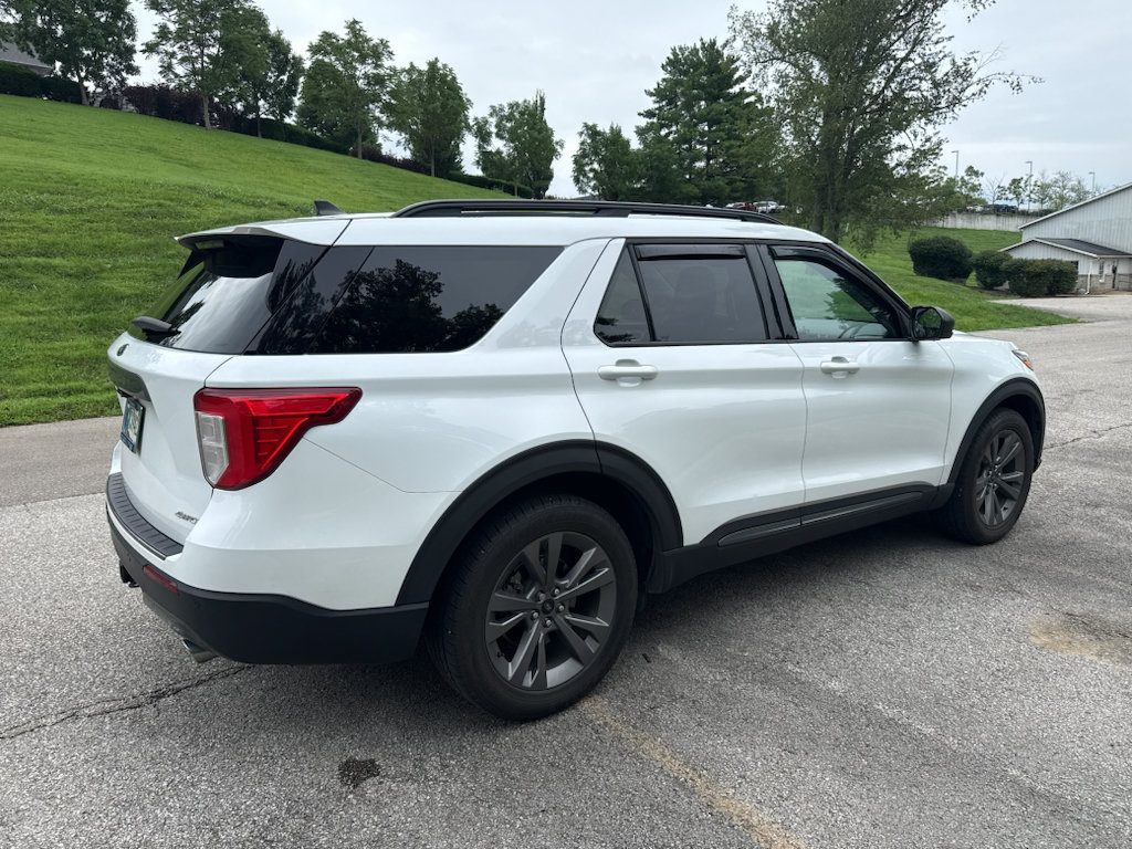 Used 2021 Ford Explorer XLT w/ Equipment Group 202A AWD/4WD image 4