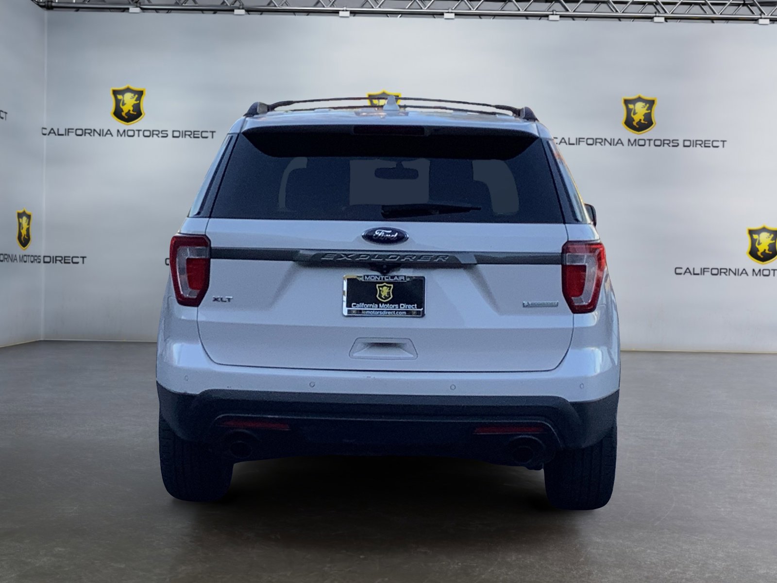 Used 2017 Ford Explorer XLT w/ Equipment Group 202A FWD image 4