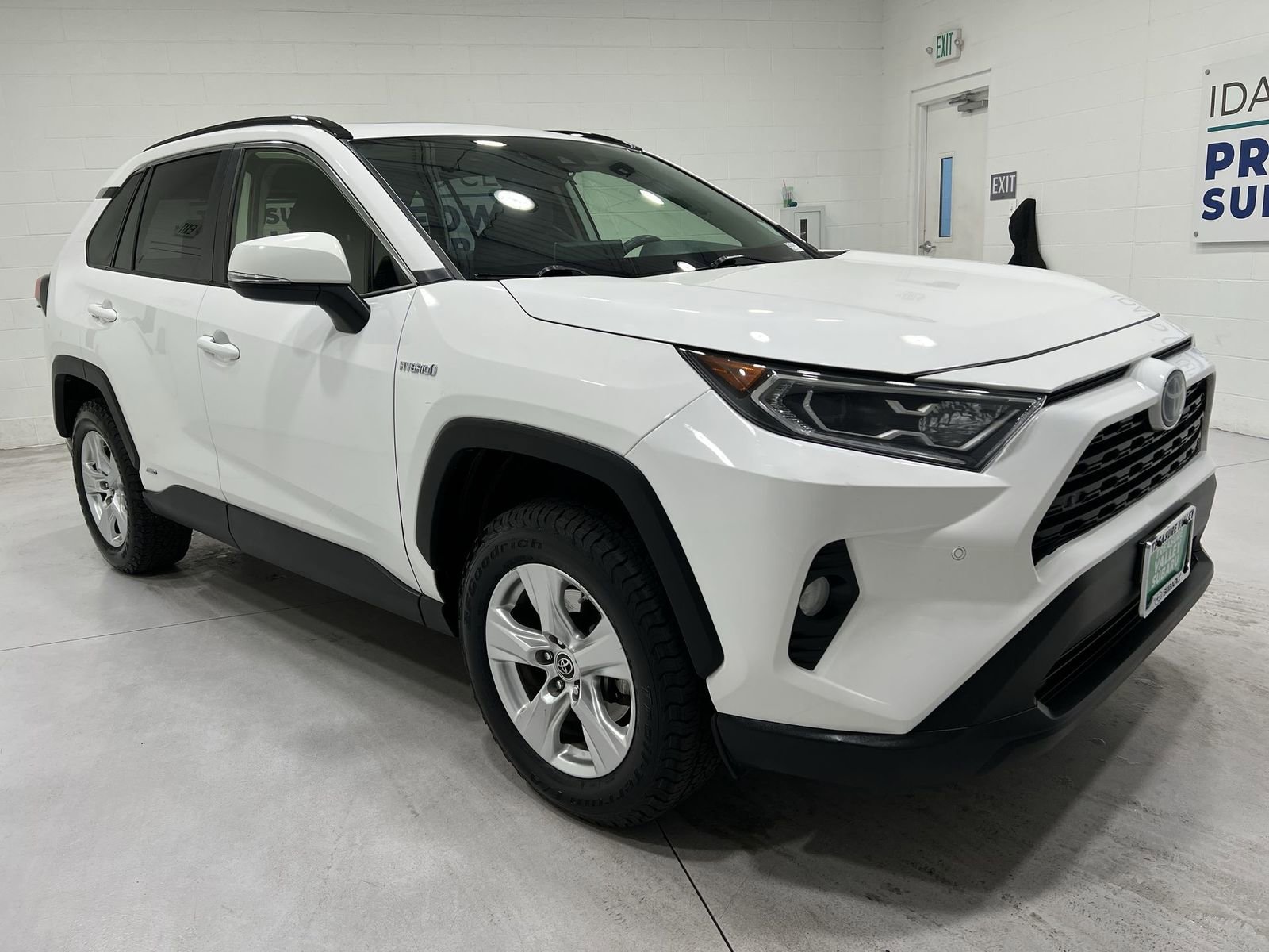 Used 2019 Toyota RAV4 XLE w/ Convenience Package image 2