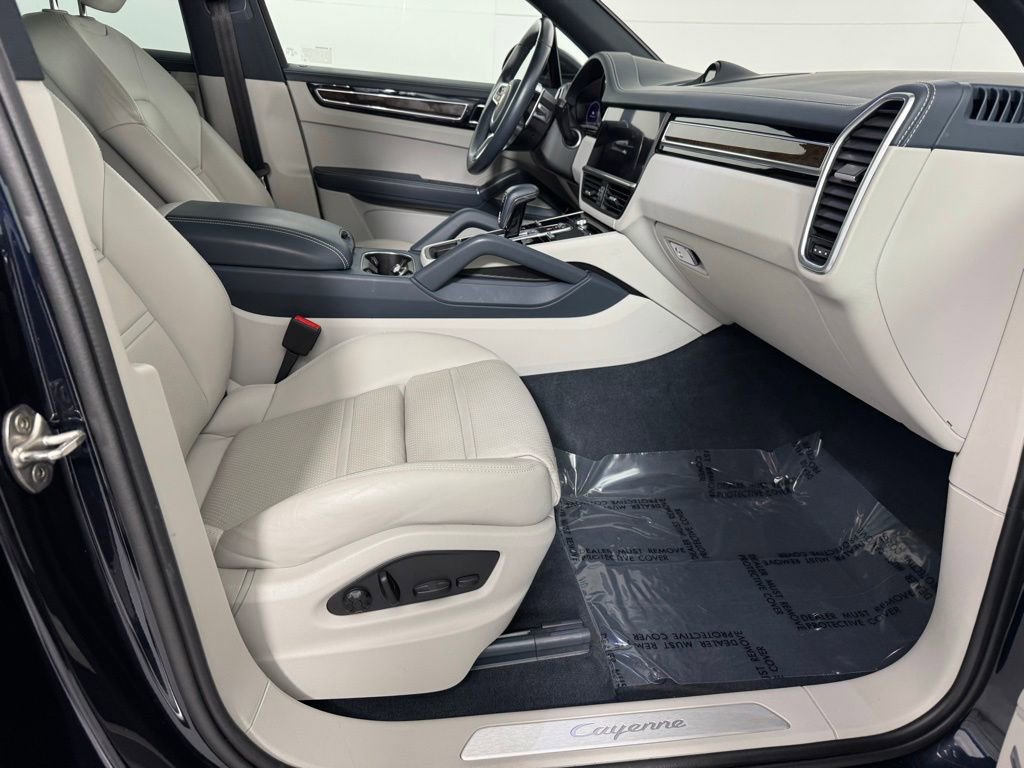 Used 2022 Porsche Cayenne AWD/4WD image 30