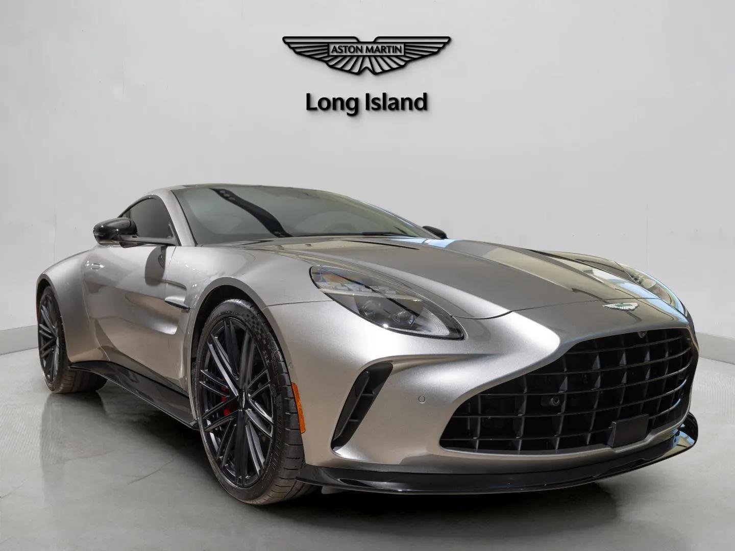 Used 2025 Aston Martin V8 Vantage Coupe image 3