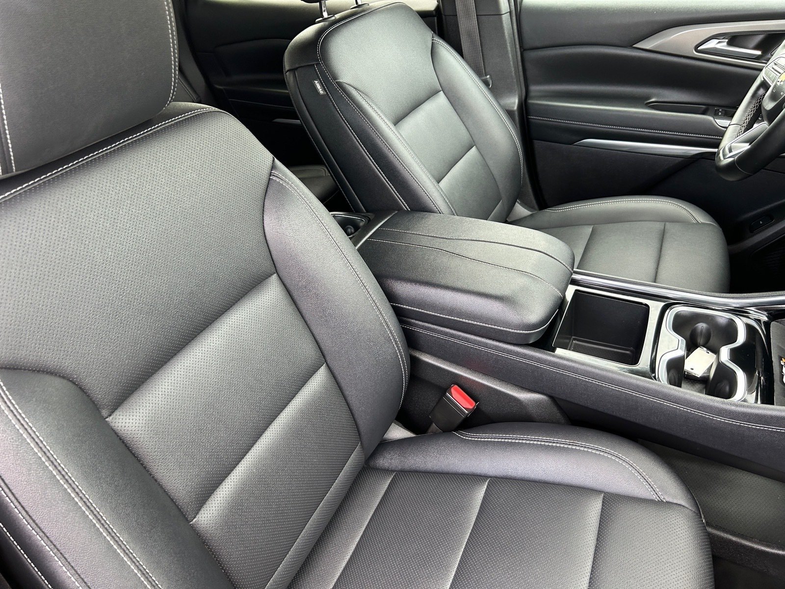 Used 2025 Chevrolet Traverse LT AWD/4WD image 12
