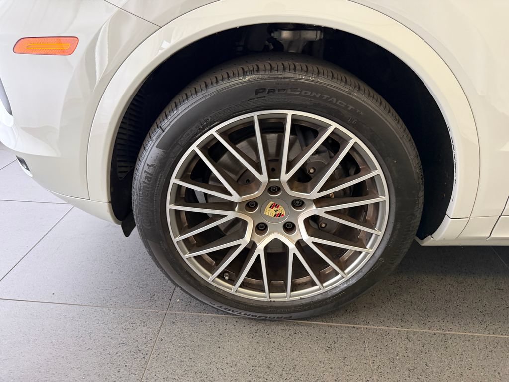 Certified 2023 Porsche Cayenne Platinum Edition AWD/4WD image 10